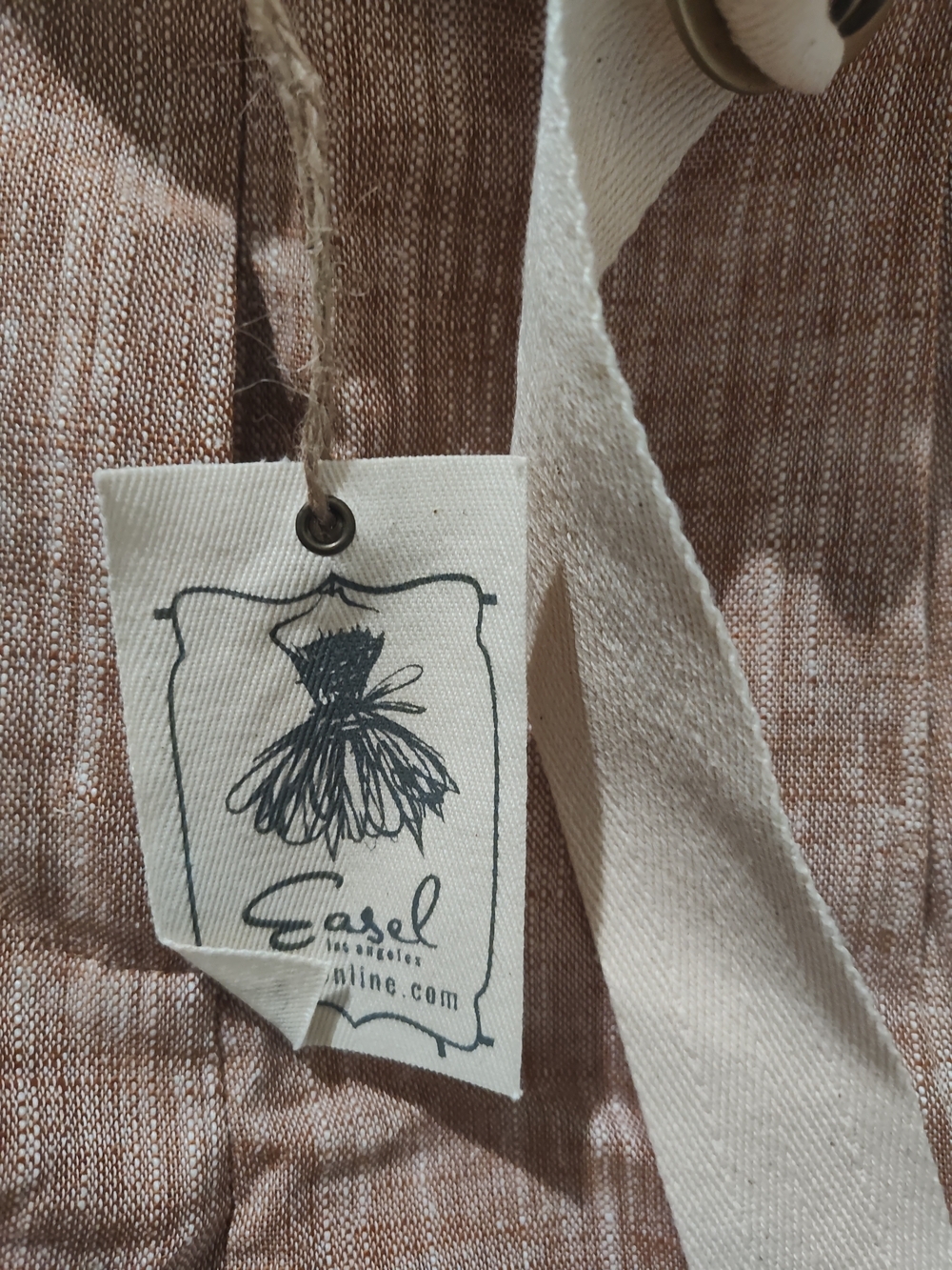 easel Pink Tan High-Rise Pleated Linen-Blend Shorts with Cream Belt - Picture 4 of 4